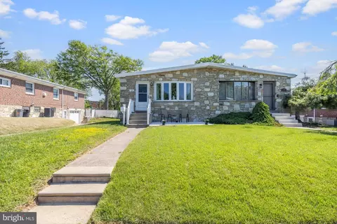 111 Village Ln, Philadelphia, PA 19154