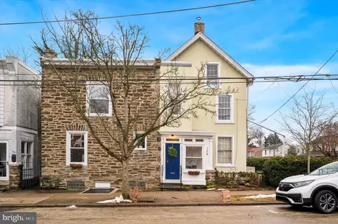 128 E Hartwell Ln, Philadelphia, PA 19118