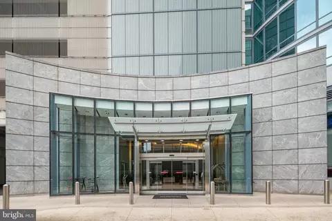 2101 Market St #1807, Philadelphia, PA 19103