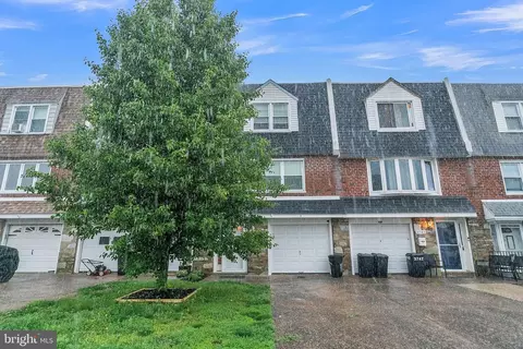 3744 S Hereford Ln, Philadelphia, PA 19114