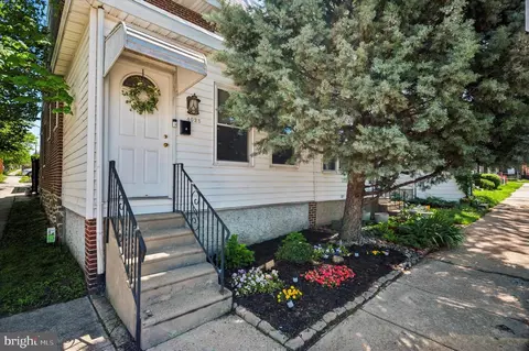 4025 Mitchell St, Philadelphia, PA 19128