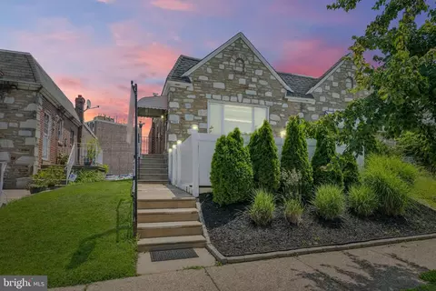 7607 Leonard St, Philadelphia, PA 19152