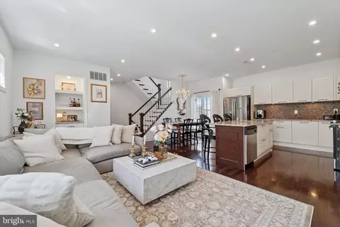 304 Dupont St, Philadelphia, PA 19128