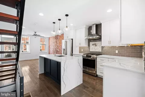 328 Daly St, Philadelphia, PA 19148