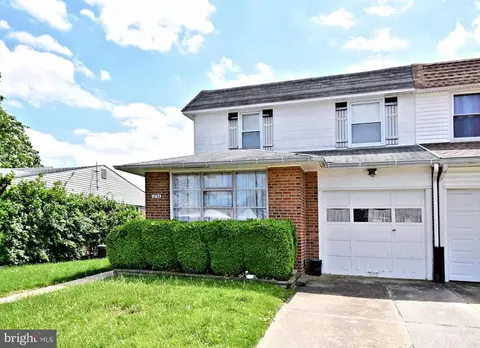 1854 Berwyn St, Philadelphia, PA 19115