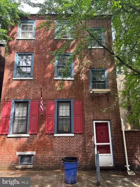 105 N Mole St, Philadelphia, PA 19102