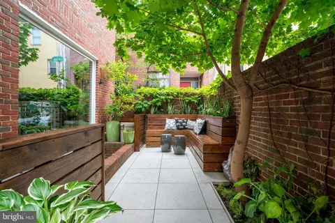 403 S Alder St, Philadelphia, PA 19147