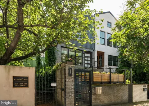 2528 Pine St, Philadelphia, PA 19103