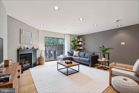 2213 25 Race St #202, Philadelphia, PA 19103