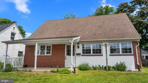 6961 Pawling St, Philadelphia, PA 19128