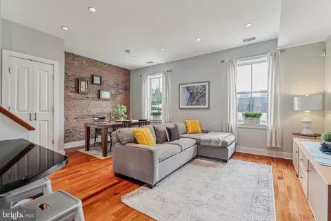 2031 Pine St #4, Philadelphia, PA 19103