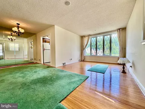 8128 Lister St, Philadelphia, PA 19152