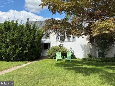 8725 Lykens Ln, Philadelphia, PA 19128
