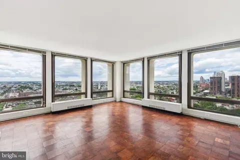 210 Locust St #21DW, Philadelphia, PA 19106
