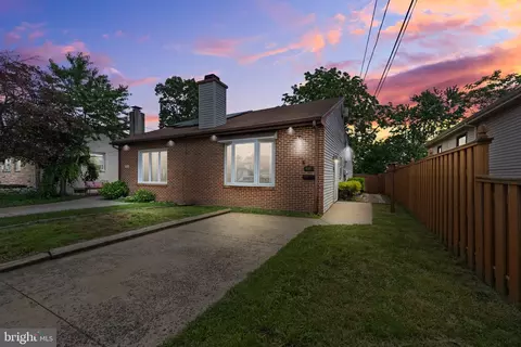 9207 Hegerman St, Philadelphia, PA 19114