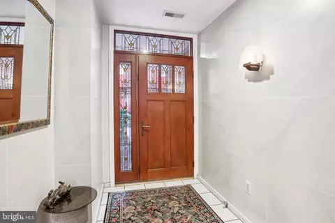 137 N 22nd St, Philadelphia, PA 19103