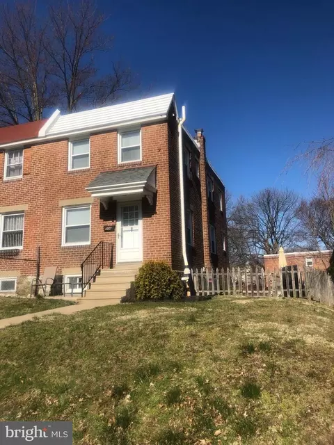 582 Acorn St, Philadelphia, PA 19128