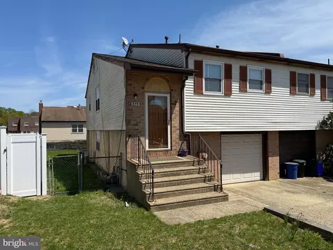 855 Barlow St, Philadelphia, PA 19116