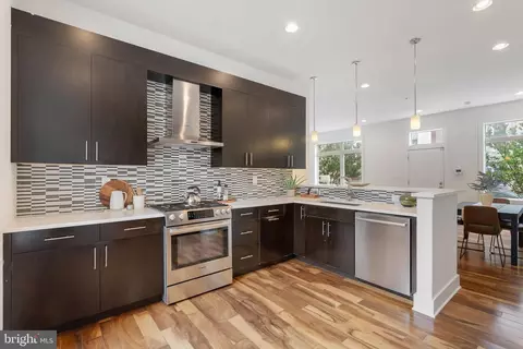 740 S Columbus Blvd #13, Philadelphia, PA 19147