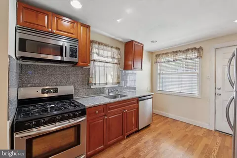 338 Daly St, Philadelphia, PA 19148