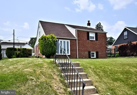 8570 Lykens Ln, Philadelphia, PA 19128