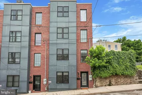 116 Kingsley St, Philadelphia, PA 19127