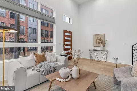 237 N 23rd St #1, Philadelphia, PA 19103