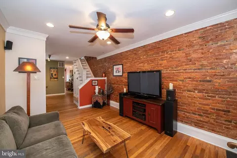 537 Gerhard St, Philadelphia, PA 19128