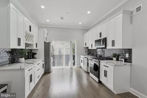 2248 Earp St, Philadelphia, PA 19146