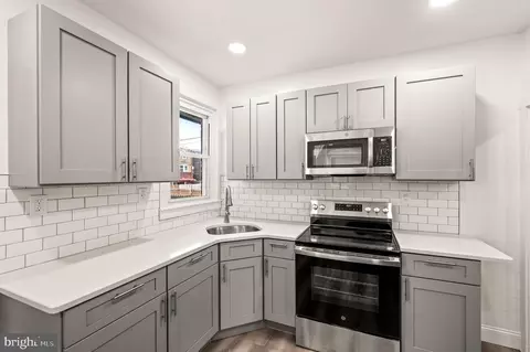 5242 Sylvester St, Philadelphia, PA 19124