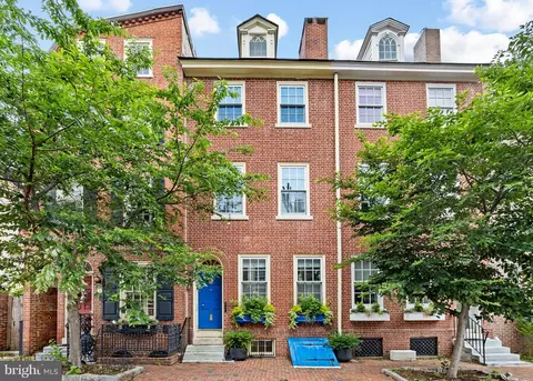 241 Delancey St, Philadelphia, PA 19106