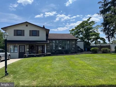 9221 Grace Ln, Philadelphia, PA 19115