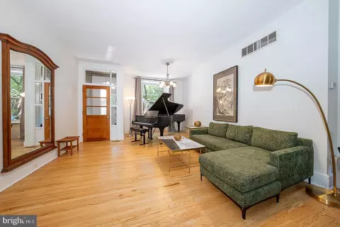 823 N 21st St, Philadelphia, PA 19130