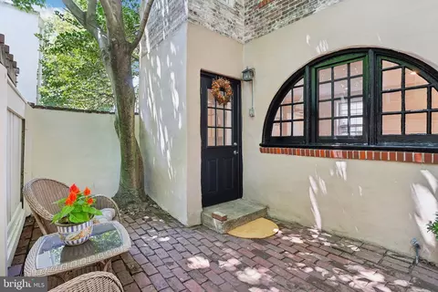 2410 R Delancey Pl, Philadelphia, PA 19103