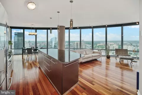 2101 Market St #3502, Philadelphia, PA 19103