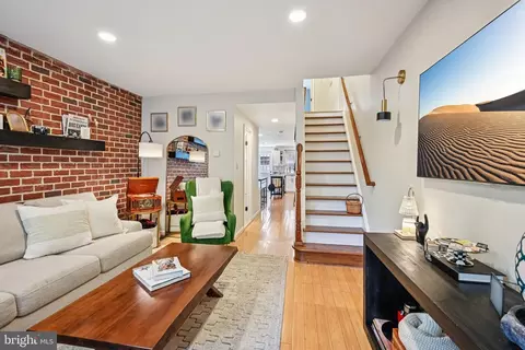 330 W George St, Philadelphia, PA 19123