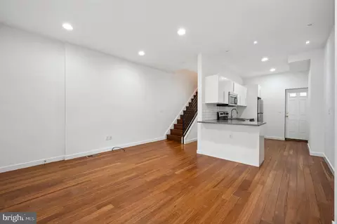 427 N Budd St, Philadelphia, PA 19104