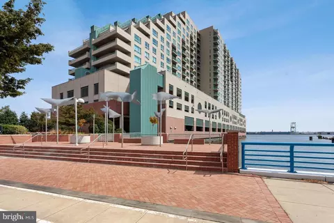 717 S Chris Columbus Blvd #PH11, Philadelphia, PA 19147