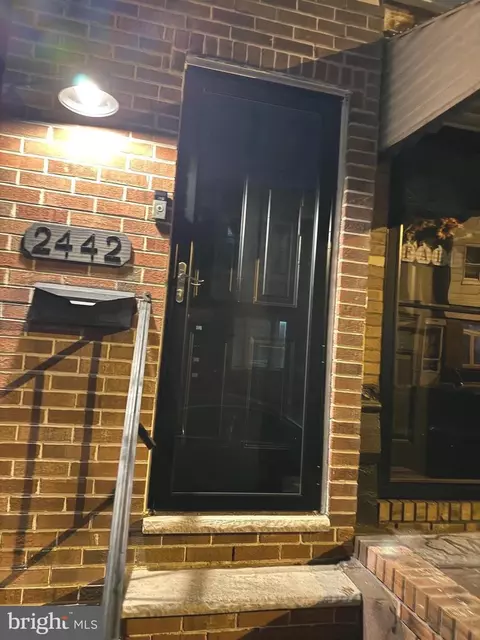 2442 S Philip St, Philadelphia, PA 19148