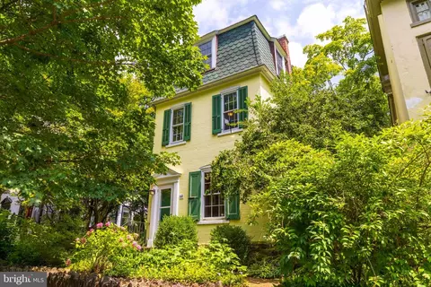 848 Carpenter Ln, Philadelphia, PA 19119