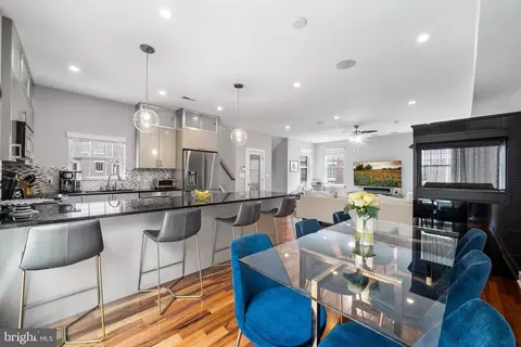 862 Independence Ct, Philadelphia, PA 19147