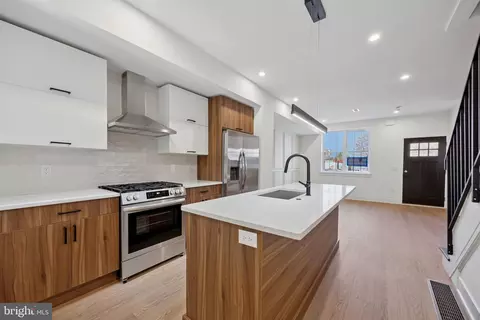 2504 E Cumberland St, Philadelphia, PA 19125