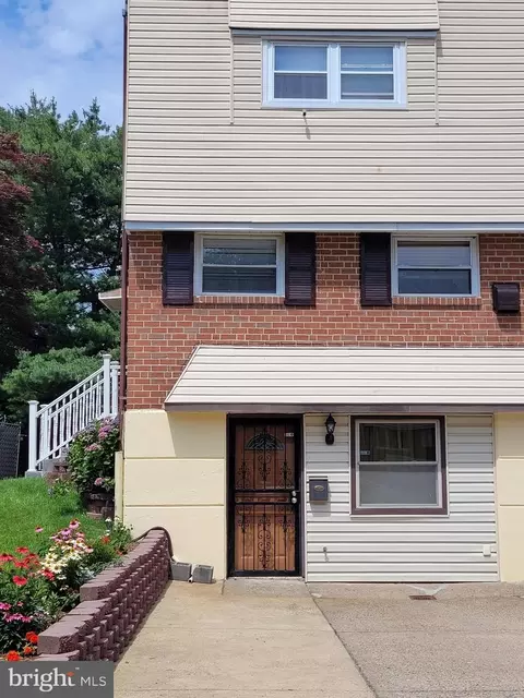 831 Lawler St, Philadelphia, PA 19116