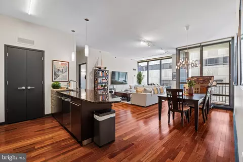 2101 Market St #307, Philadelphia, PA 19103