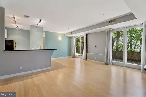 182 Gay St #301, Philadelphia, PA 19128