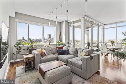 901 N Penn St #F1605, Philadelphia, PA 19123