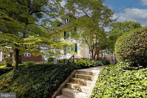 7433 Boyer St, Philadelphia, PA 19119