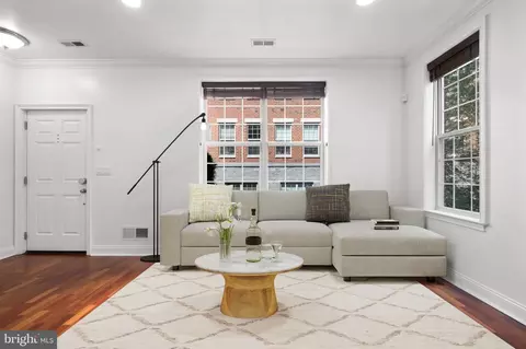 201 Commodore Ct, Philadelphia, PA 19146