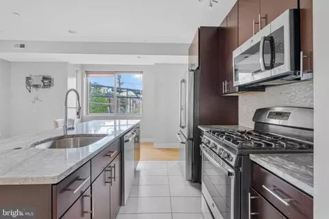 900 N 16th St #2, Philadelphia, PA 19130