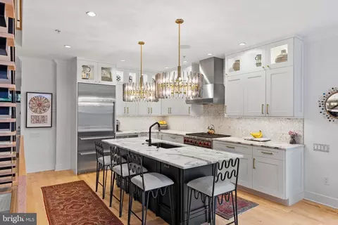 741 Bainbridge St, Philadelphia, PA 19147